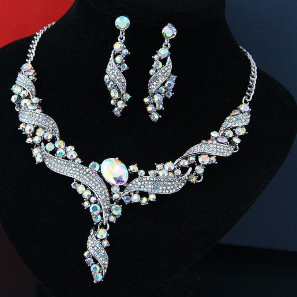 🆕 ❤️ Bridal Necklace and Earrings set